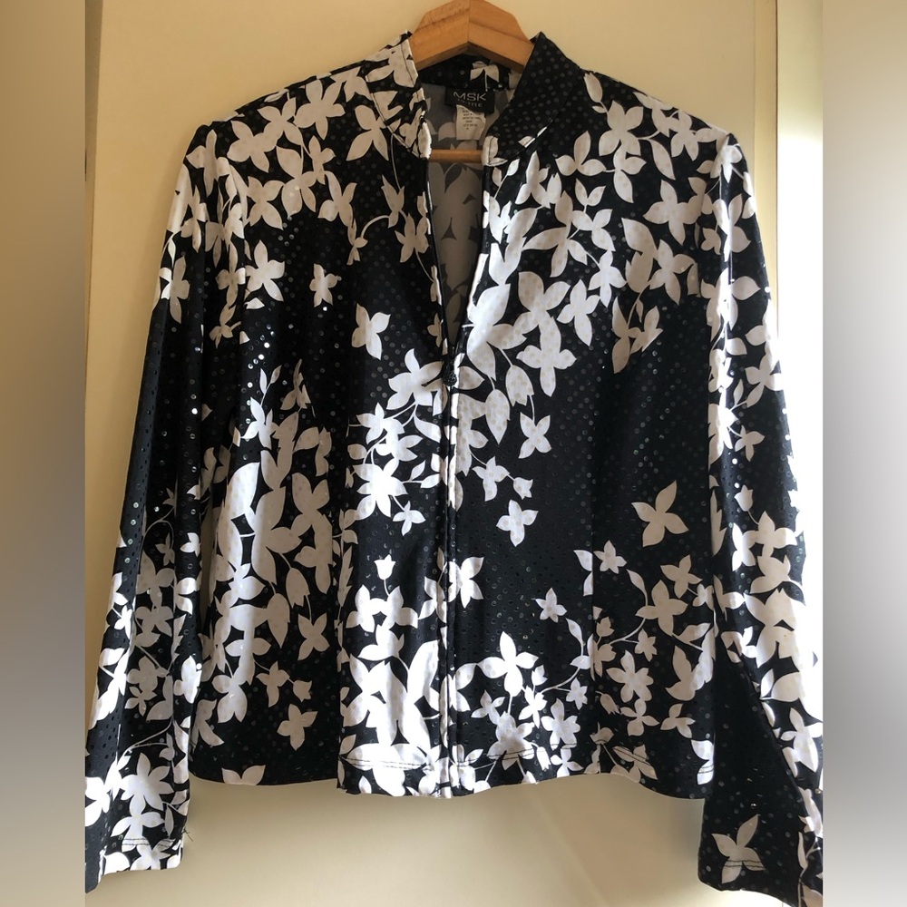 Fabulous jacket with shiny fabric. The spandex makes it very comfortable.